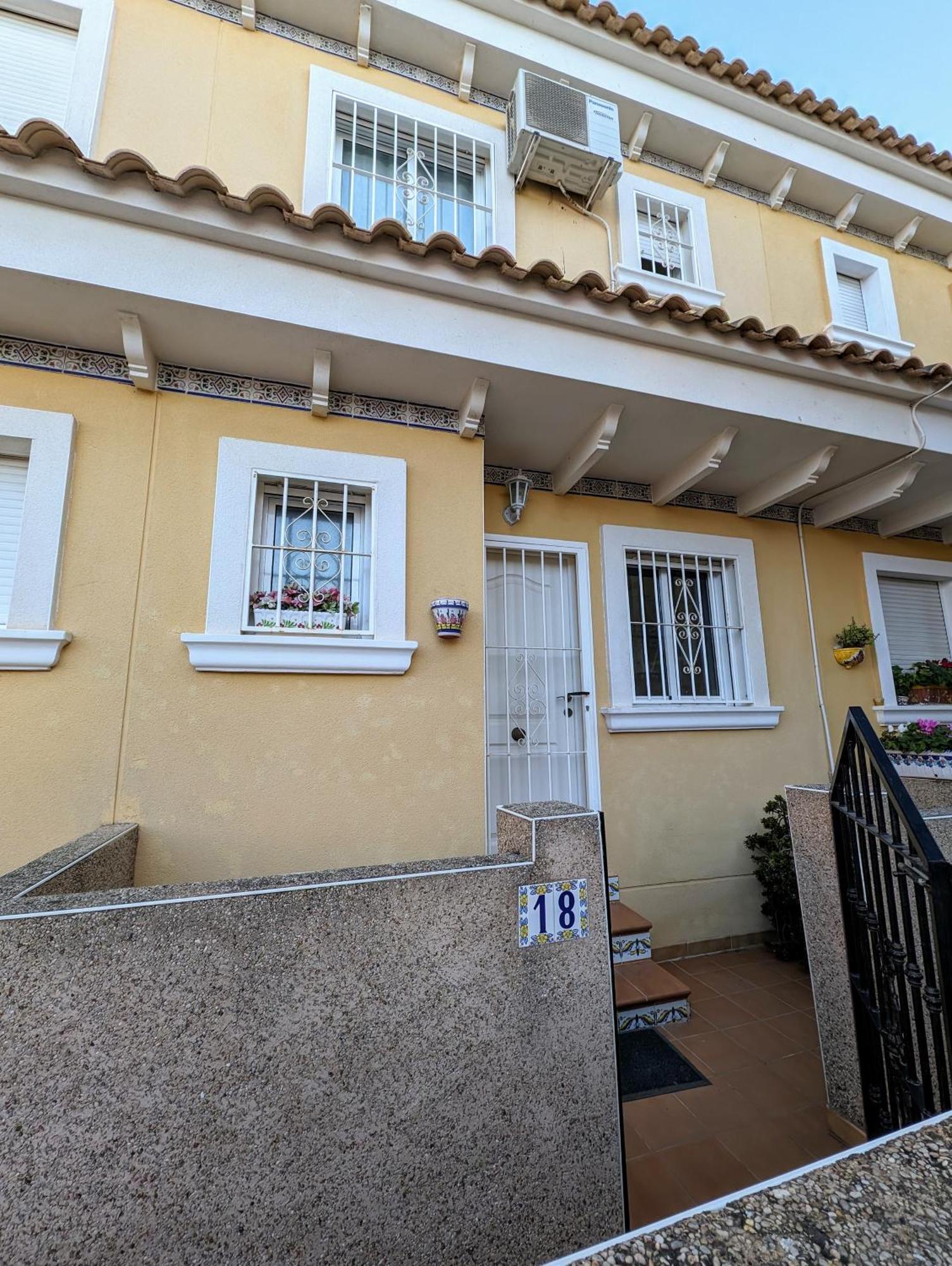 2 Bedroom Algorfa Townhouse With Pool Castillo de Montemar Exteriör bild